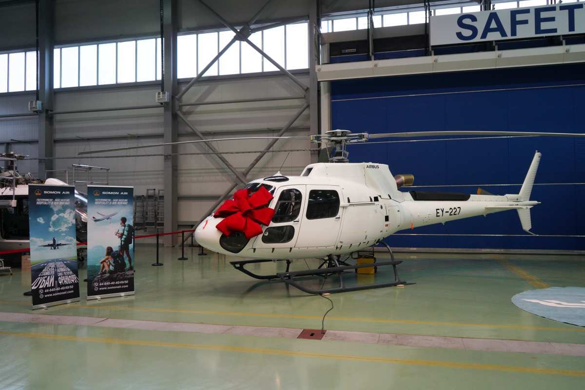 Собранный в Казахстане экспортный вертолет передали в Таджикистан
